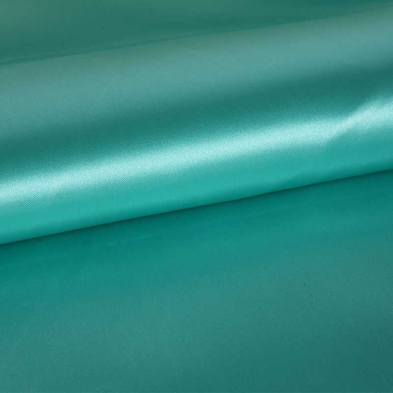 Cetim brilhante não torcido 50/75 + remo fino no tecido superior