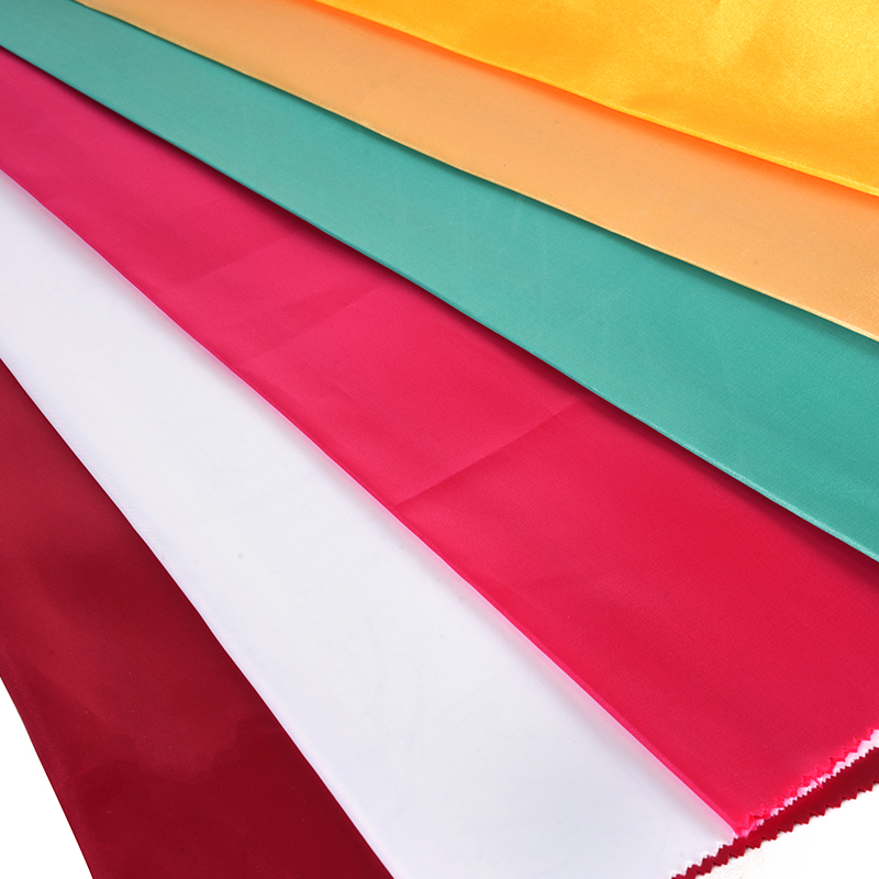 Cetim brilhante não torcido 50/75 + remo fino no tecido superior